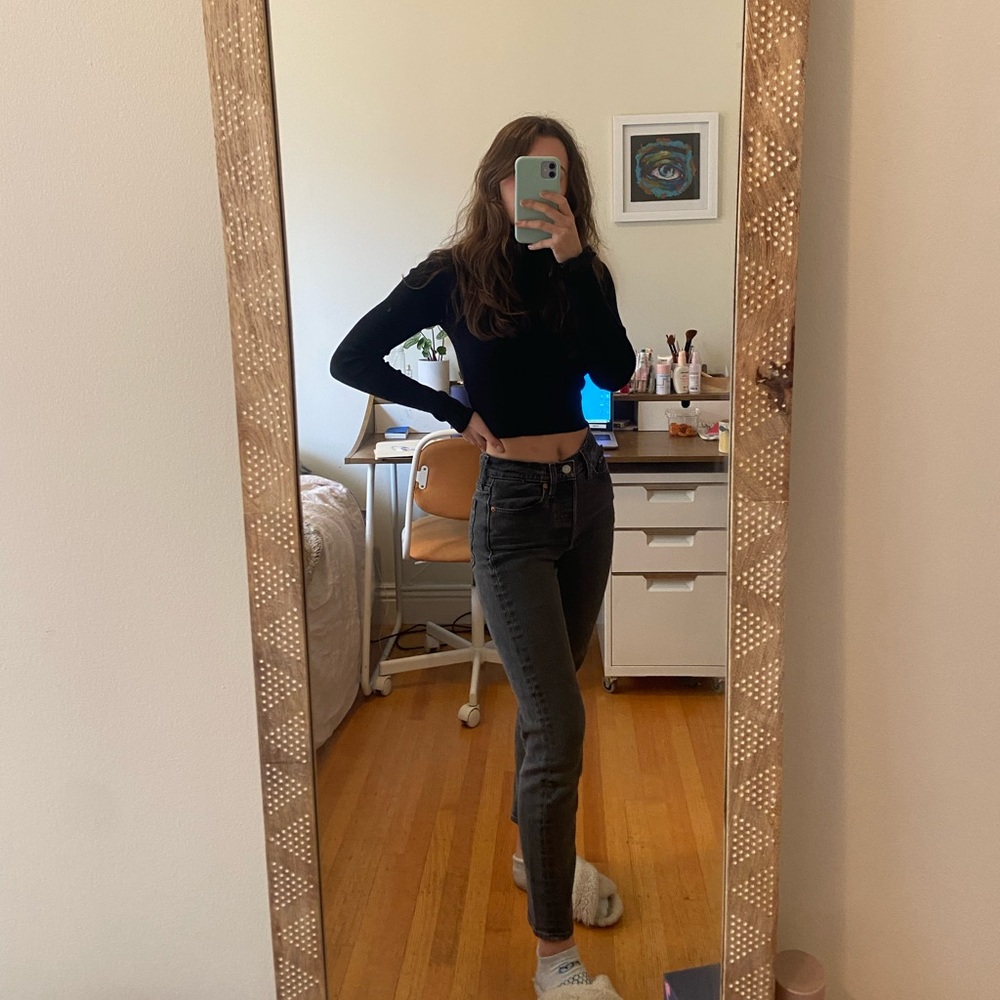 Dark gray Levi’s
